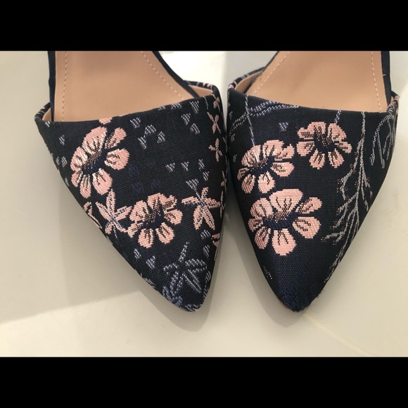 9M Navy Heels Embroidered Flowers Charles David - Picture 5 of 7